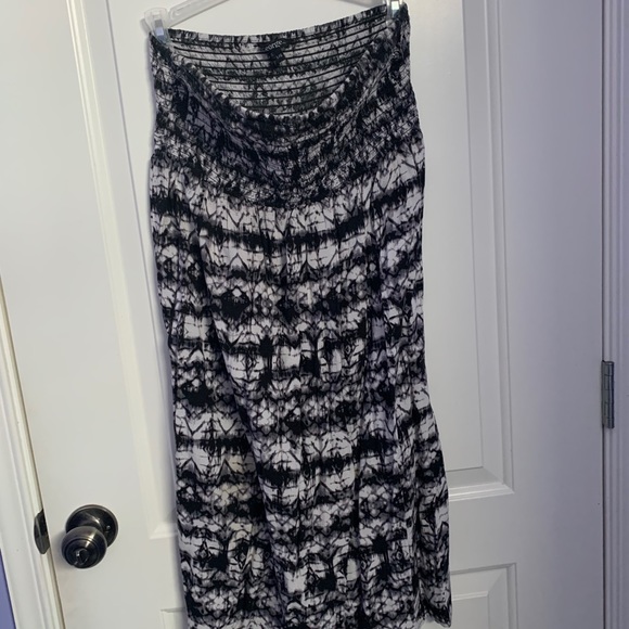 Black and White Strapless Dress - Picture 3 of 3